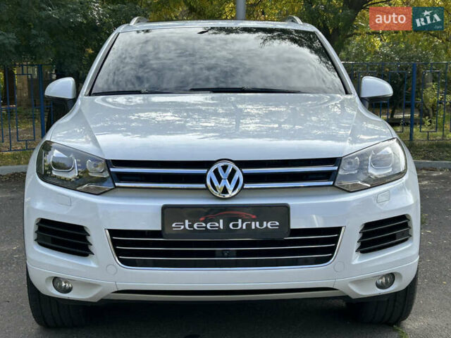 Белый Фольксваген Туарег, объемом двигателя 2.97 л и пробегом 227 тыс. км за 23499 $, фото 1 на Automoto.ua