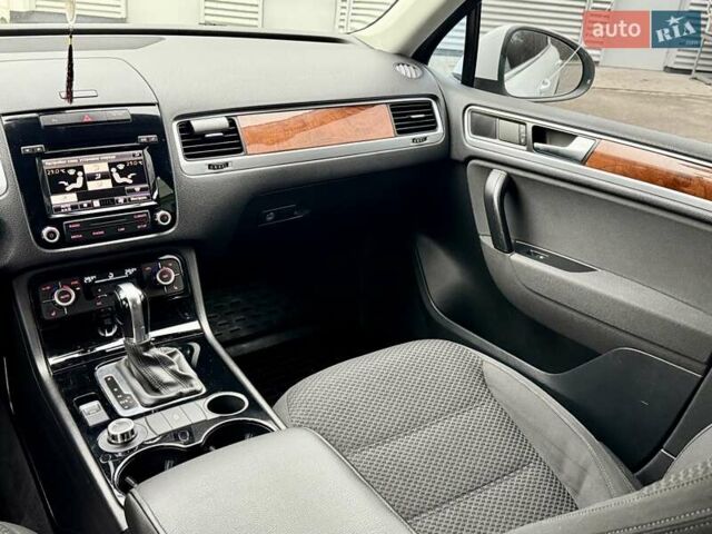 Белый Фольксваген Туарег, объемом двигателя 2.97 л и пробегом 290 тыс. км за 15900 $, фото 23 на Automoto.ua