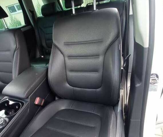 Белый Фольксваген Туарег, объемом двигателя 3 л и пробегом 140 тыс. км за 16600 $, фото 2 на Automoto.ua