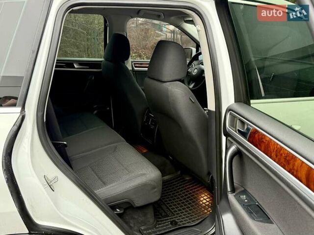 Белый Фольксваген Туарег, объемом двигателя 2.97 л и пробегом 290 тыс. км за 15900 $, фото 20 на Automoto.ua