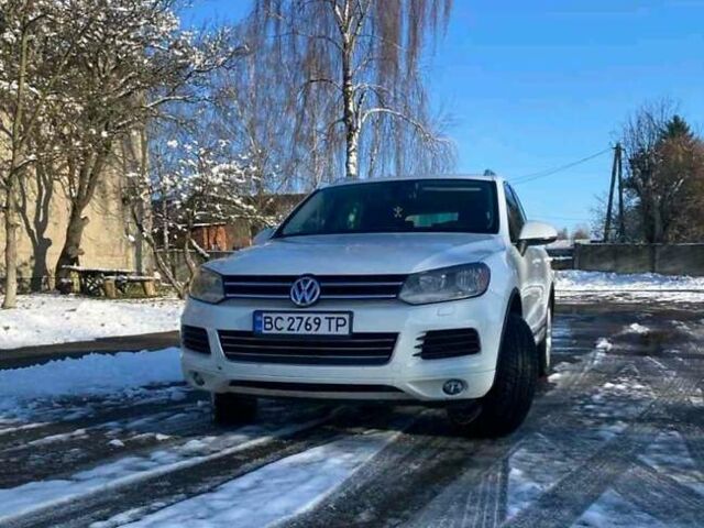 Белый Фольксваген Туарег, объемом двигателя 2.97 л и пробегом 400 тыс. км за 17000 $, фото 4 на Automoto.ua