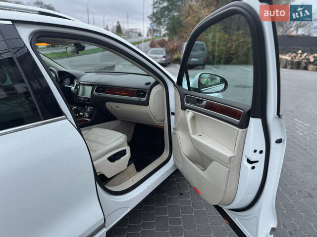 Белый Фольксваген Туарег, объемом двигателя 2.97 л и пробегом 278 тыс. км за 26800 $, фото 26 на Automoto.ua