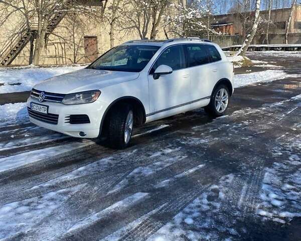 Белый Фольксваген Туарег, объемом двигателя 2.97 л и пробегом 400 тыс. км за 17000 $, фото 11 на Automoto.ua
