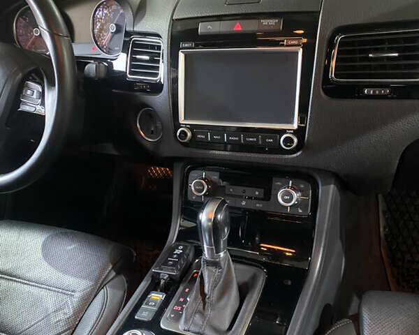 Білий Фольксваген Туарег, об'ємом двигуна 2.97 л та пробігом 165 тис. км за 23800 $, фото 8 на Automoto.ua