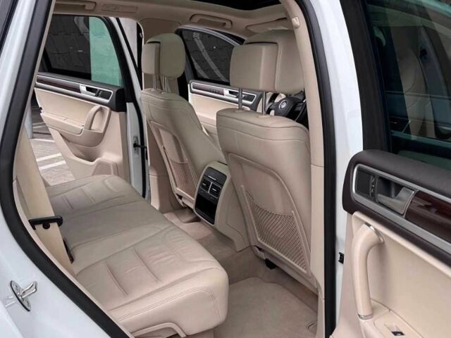 Белый Фольксваген Туарег, объемом двигателя 3 л и пробегом 103 тыс. км за 11900 $, фото 8 на Automoto.ua