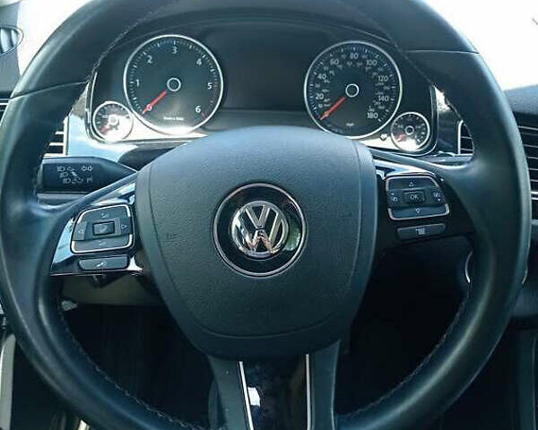 Белый Фольксваген Туарег, объемом двигателя 3 л и пробегом 140 тыс. км за 18600 $, фото 2 на Automoto.ua