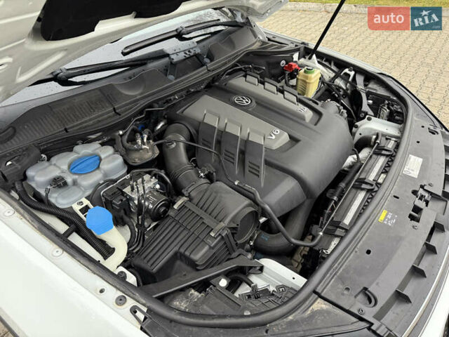 Белый Фольксваген Туарег, объемом двигателя 3 л и пробегом 279 тыс. км за 22999 $, фото 40 на Automoto.ua