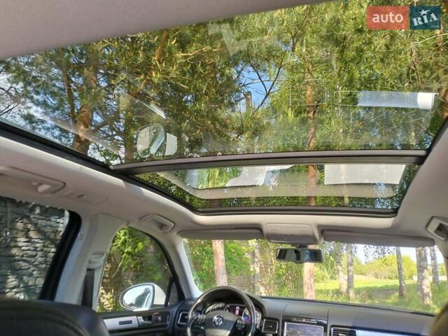 Білий Фольксваген Туарег, об'ємом двигуна 3 л та пробігом 241 тис. км за 21800 $, фото 9 на Automoto.ua