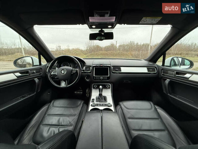 Белый Фольксваген Туарег, объемом двигателя 3 л и пробегом 279 тыс. км за 22999 $, фото 32 на Automoto.ua