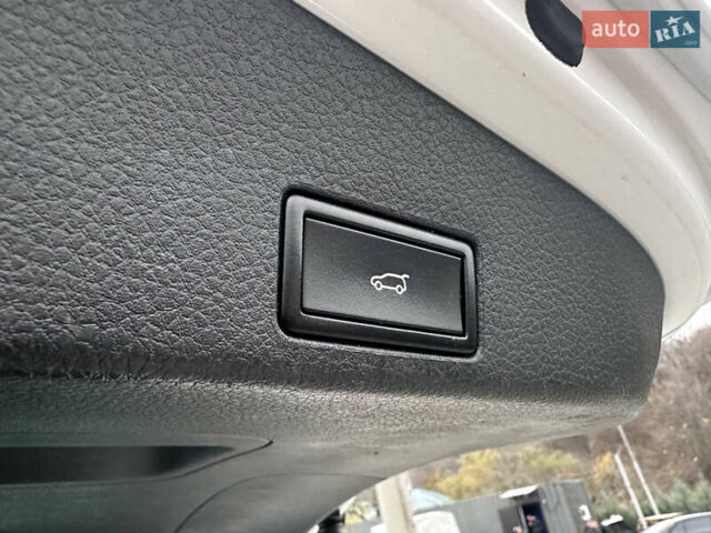 Белый Фольксваген Туарег, объемом двигателя 2.97 л и пробегом 260 тыс. км за 21900 $, фото 23 на Automoto.ua