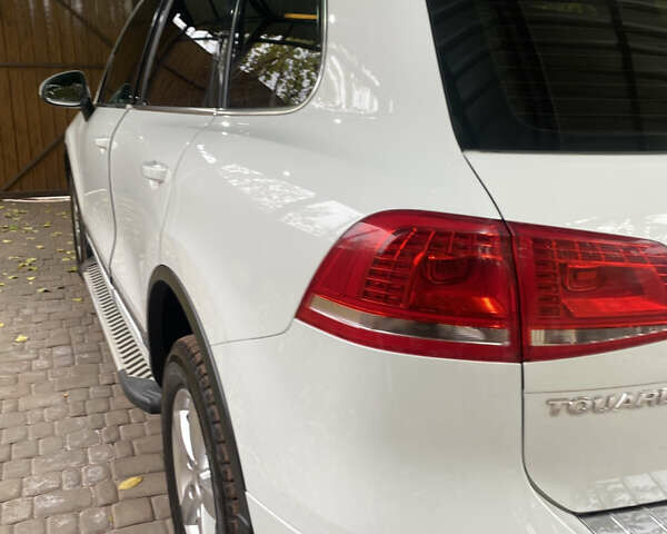 Білий Фольксваген Туарег, об'ємом двигуна 2.97 л та пробігом 165 тис. км за 23800 $, фото 3 на Automoto.ua