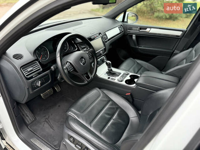 Белый Фольксваген Туарег, объемом двигателя 3 л и пробегом 279 тыс. км за 22999 $, фото 15 на Automoto.ua