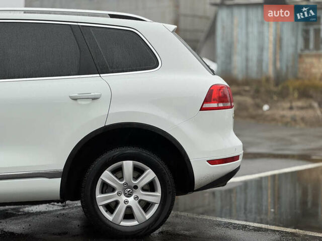 Белый Фольксваген Туарег, объемом двигателя 2.97 л и пробегом 248 тыс. км за 18000 $, фото 9 на Automoto.ua