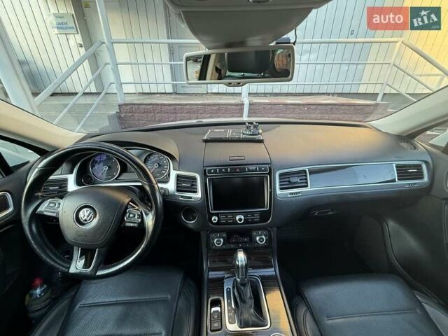 Белый Фольксваген Туарег, объемом двигателя 2.97 л и пробегом 145 тыс. км за 31500 $, фото 24 на Automoto.ua