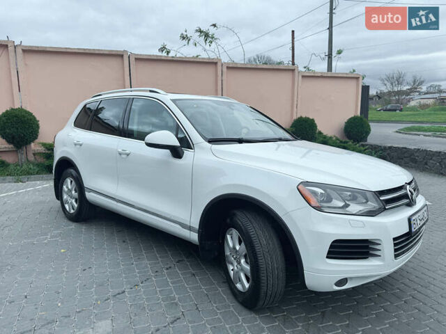 Белый Фольксваген Туарег, объемом двигателя 2.97 л и пробегом 278 тыс. км за 26800 $, фото 13 на Automoto.ua