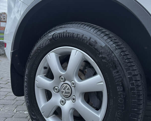 Белый Фольксваген Туарег, объемом двигателя 2.97 л и пробегом 278 тыс. км за 26800 $, фото 18 на Automoto.ua