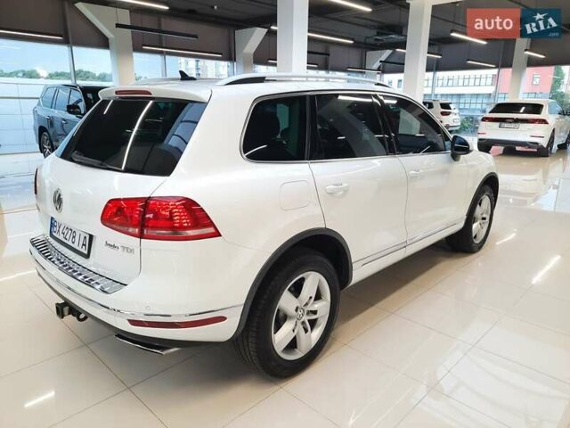 Белый Фольксваген Туарег, объемом двигателя 3 л и пробегом 111 тыс. км за 23477 $, фото 1 на Automoto.ua