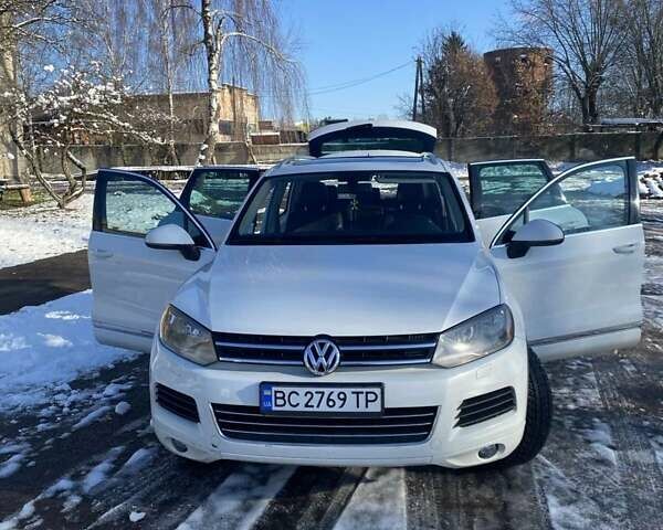 Белый Фольксваген Туарег, объемом двигателя 2.97 л и пробегом 400 тыс. км за 17000 $, фото 6 на Automoto.ua
