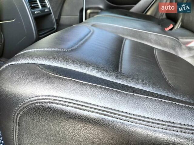 Білий Фольксваген Туарег, об'ємом двигуна 3 л та пробігом 241 тис. км за 21800 $, фото 13 на Automoto.ua