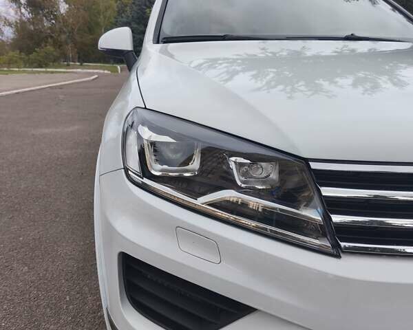 Белый Фольксваген Туарег, объемом двигателя 2.97 л и пробегом 162 тыс. км за 21500 $, фото 6 на Automoto.ua