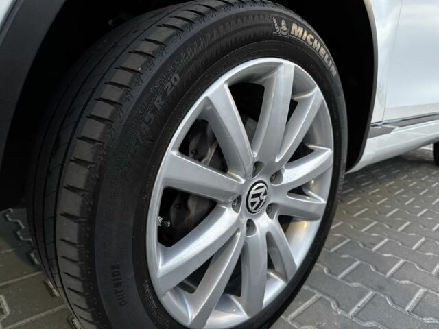 Белый Фольксваген Туарег, объемом двигателя 3 л и пробегом 266 тыс. км за 17000 $, фото 11 на Automoto.ua