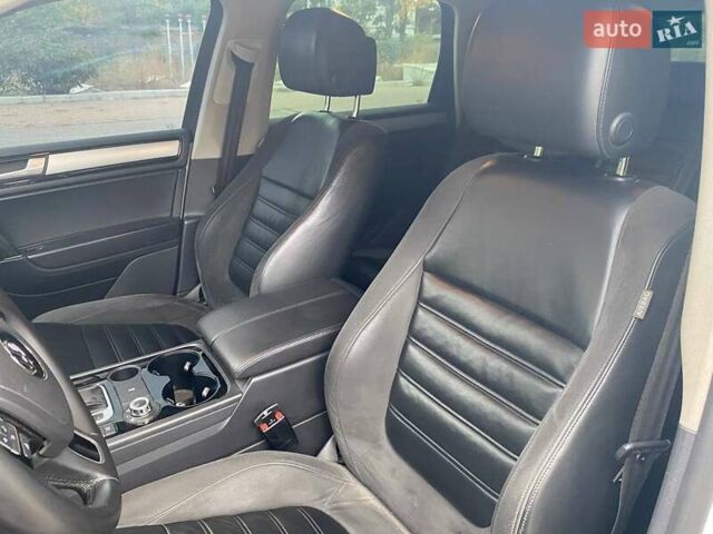 Белый Фольксваген Туарег, объемом двигателя 2.98 л и пробегом 258 тыс. км за 22499 $, фото 11 на Automoto.ua