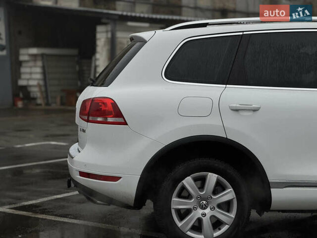 Белый Фольксваген Туарег, объемом двигателя 2.97 л и пробегом 248 тыс. км за 18000 $, фото 16 на Automoto.ua