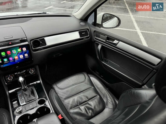 Белый Фольксваген Туарег, объемом двигателя 2.97 л и пробегом 248 тыс. км за 18000 $, фото 50 на Automoto.ua