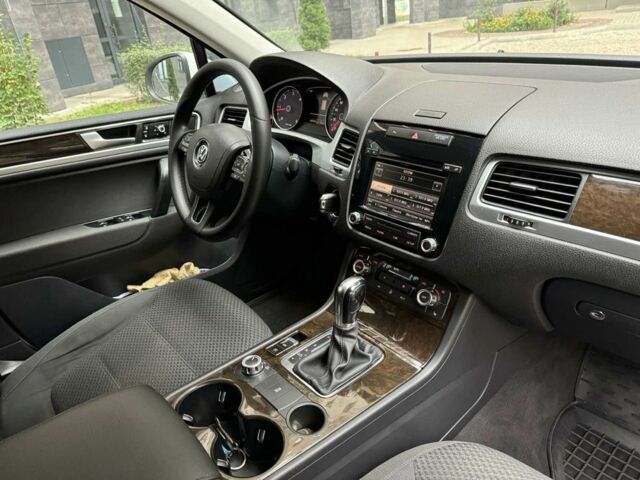 Белый Фольксваген Туарег, объемом двигателя 3 л и пробегом 291 тыс. км за 15900 $, фото 12 на Automoto.ua