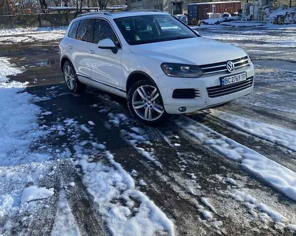 Белый Фольксваген Туарег, объемом двигателя 2.97 л и пробегом 400 тыс. км за 17000 $, фото 17 на Automoto.ua