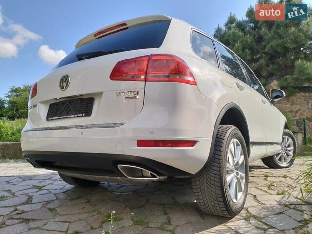 Білий Фольксваген Туарег, об'ємом двигуна 3 л та пробігом 241 тис. км за 21800 $, фото 1 на Automoto.ua