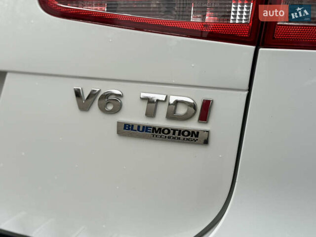 Белый Фольксваген Туарег, объемом двигателя 3 л и пробегом 279 тыс. км за 22999 $, фото 9 на Automoto.ua