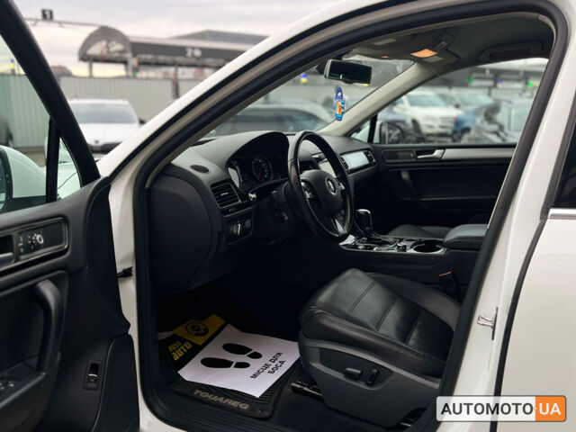 Білий Фольксваген Туарег, об'ємом двигуна 3 л та пробігом 283 тис. км за 20800 $, фото 12 на Automoto.ua