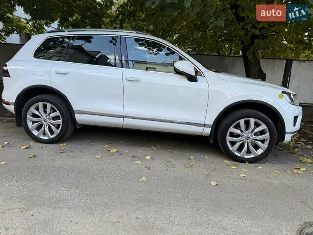 Белый Фольксваген Туарег, объемом двигателя 2.97 л и пробегом 145 тыс. км за 31500 $, фото 33 на Automoto.ua