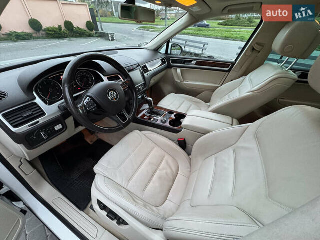 Белый Фольксваген Туарег, объемом двигателя 2.97 л и пробегом 278 тыс. км за 26800 $, фото 35 на Automoto.ua