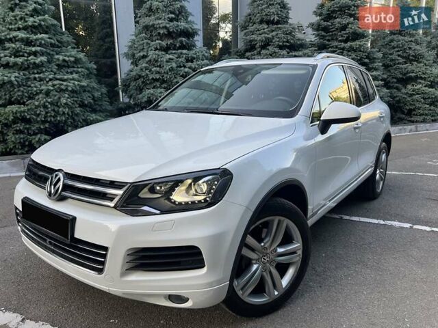 Белый Фольксваген Туарег, объемом двигателя 3 л и пробегом 290 тыс. км за 19900 $, фото 1 на Automoto.ua