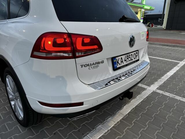 Белый Фольксваген Туарег, объемом двигателя 3 л и пробегом 266 тыс. км за 17000 $, фото 4 на Automoto.ua