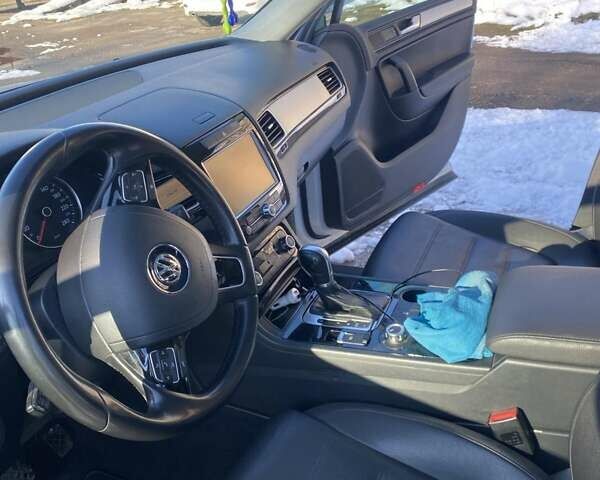 Белый Фольксваген Туарег, объемом двигателя 2.97 л и пробегом 400 тыс. км за 17000 $, фото 21 на Automoto.ua