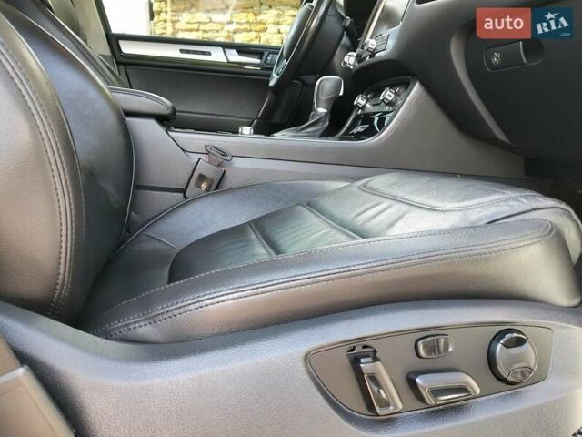 Білий Фольксваген Туарег, об'ємом двигуна 3 л та пробігом 241 тис. км за 21800 $, фото 3 на Automoto.ua