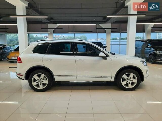 Белый Фольксваген Туарег, объемом двигателя 3 л и пробегом 111 тыс. км за 23477 $, фото 9 на Automoto.ua