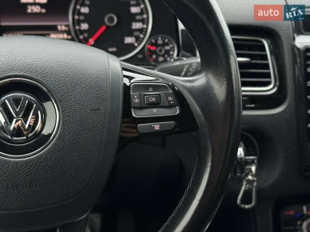 Белый Фольксваген Туарег, объемом двигателя 2.97 л и пробегом 248 тыс. км за 18000 $, фото 39 на Automoto.ua