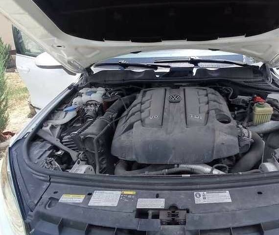 Белый Фольксваген Туарег, объемом двигателя 3 л и пробегом 140 тыс. км за 16600 $, фото 12 на Automoto.ua