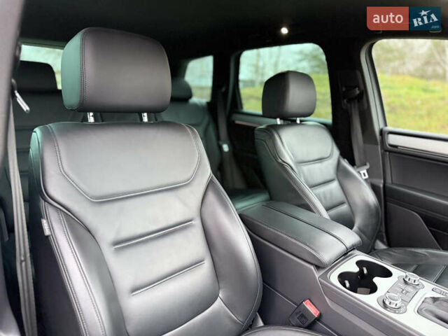 Белый Фольксваген Туарег, объемом двигателя 3 л и пробегом 279 тыс. км за 22999 $, фото 28 на Automoto.ua