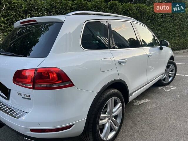 Белый Фольксваген Туарег, объемом двигателя 3 л и пробегом 290 тыс. км за 19900 $, фото 6 на Automoto.ua