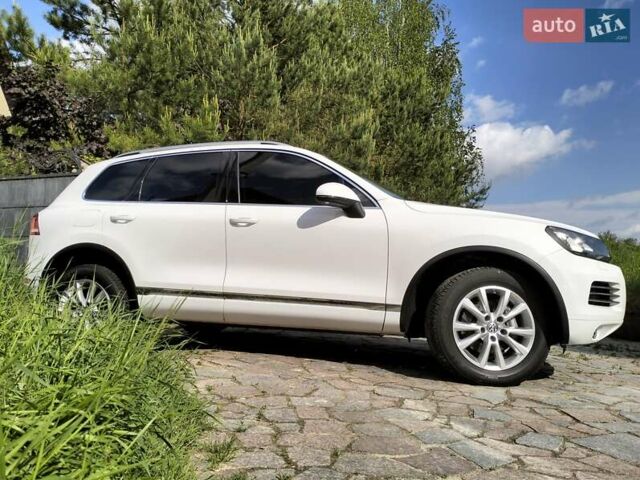 Білий Фольксваген Туарег, об'ємом двигуна 3 л та пробігом 241 тис. км за 21800 $, фото 22 на Automoto.ua