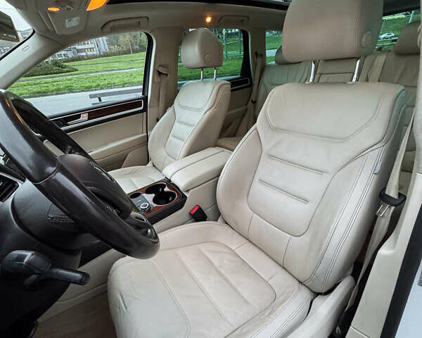 Белый Фольксваген Туарег, объемом двигателя 2.97 л и пробегом 278 тыс. км за 26800 $, фото 30 на Automoto.ua