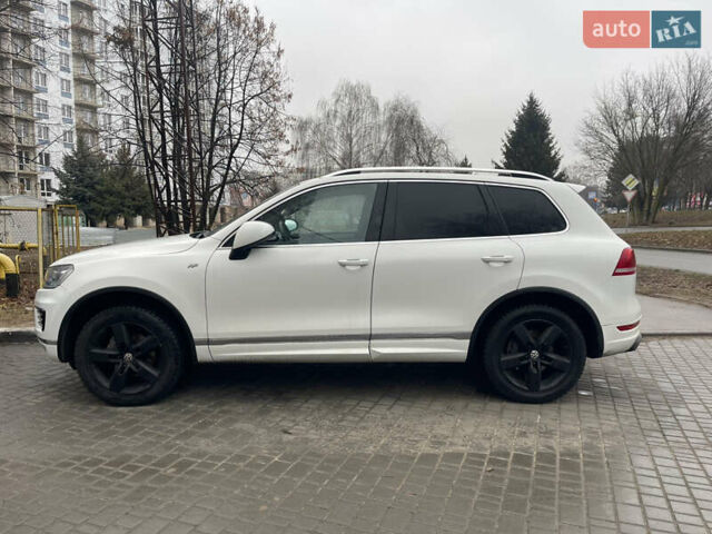 Белый Фольксваген Туарег, объемом двигателя 2.97 л и пробегом 179 тыс. км за 24500 $, фото 2 на Automoto.ua