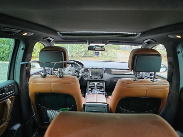 Белый Фольксваген Туарег, объемом двигателя 3 л и пробегом 154 тыс. км за 12500 $, фото 7 на Automoto.ua