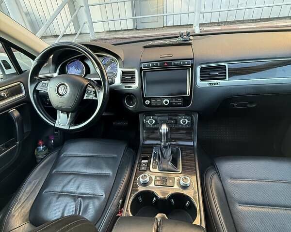 Белый Фольксваген Туарег, объемом двигателя 2.97 л и пробегом 145 тыс. км за 31500 $, фото 22 на Automoto.ua