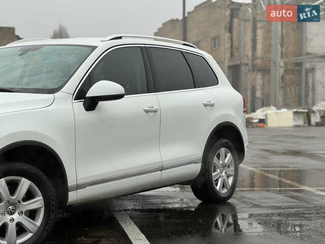 Белый Фольксваген Туарег, объемом двигателя 2.97 л и пробегом 248 тыс. км за 18000 $, фото 3 на Automoto.ua